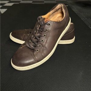 Born Aden Mens Sneaker Size 8.5
